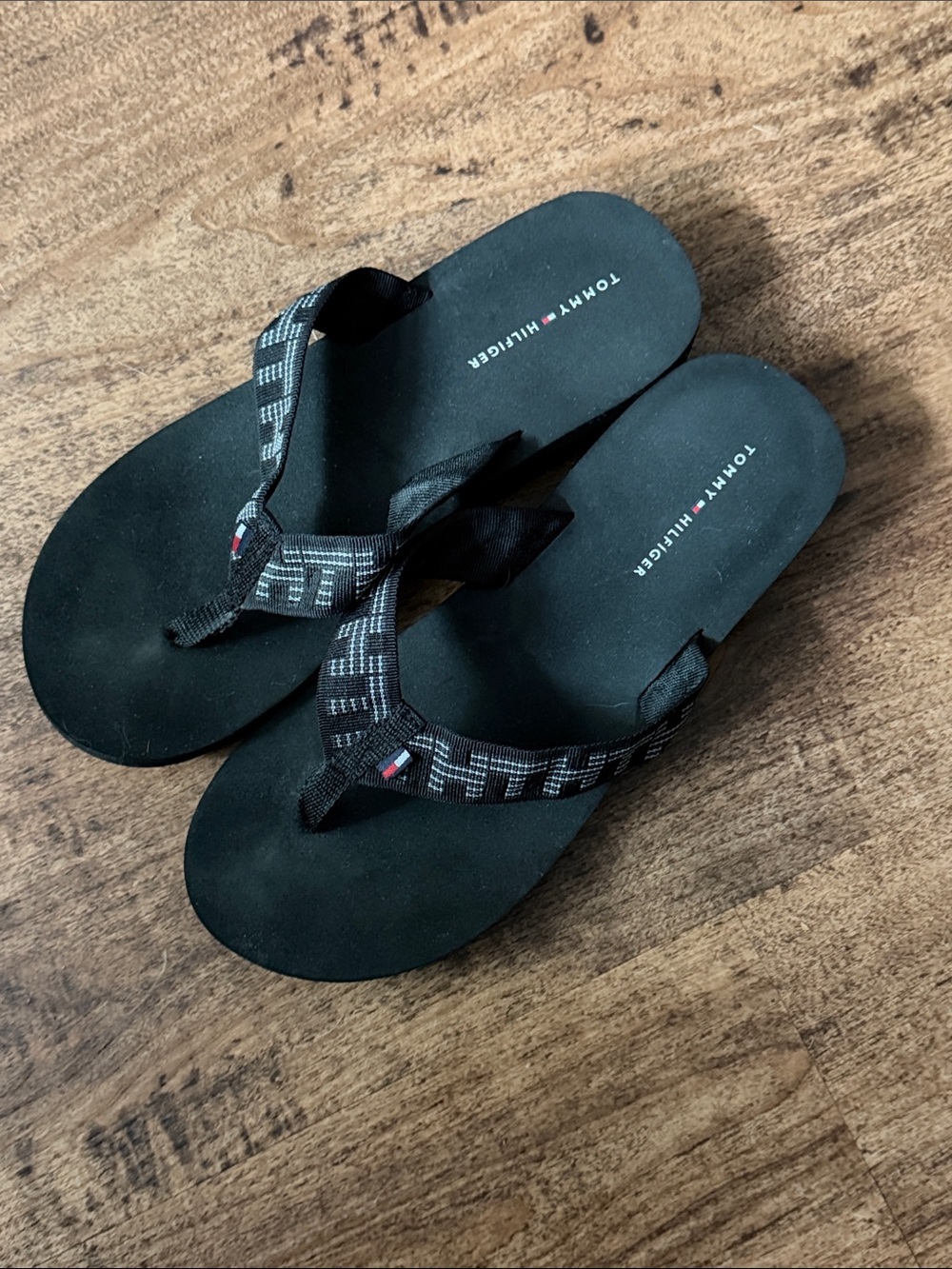 Tommy Hilfiger Women’s Black Flip Flop Sandals size 7